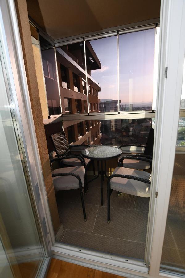 Sky Way Studio Apartment Сараево Екстериор снимка