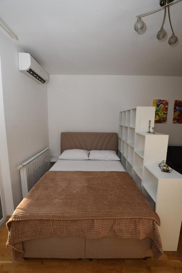Sky Way Studio Apartment Сараево Екстериор снимка