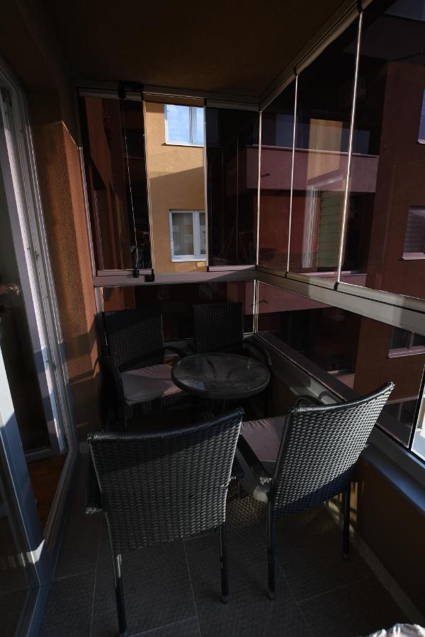Sky Way Studio Apartment Сараево Екстериор снимка